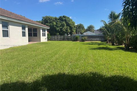 House in Miami, Florida 4 bedrooms, 181.07 sq.m. № 1967101 - photo 6