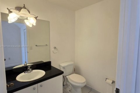 Снять в аренду таунхаус в Майами, Флорида 3 спальни, 122.63м2, № 1963925 - фото 14