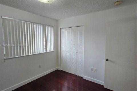 Снять в аренду таунхаус в Майами, Флорида 3 спальни, 122.63м2, № 1963925 - фото 22