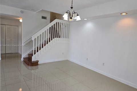 Снять в аренду таунхаус в Майами, Флорида 3 спальни, 122.63м2, № 1963925 - фото 6