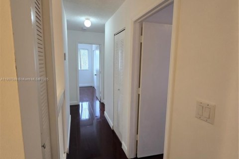 Снять в аренду таунхаус в Майами, Флорида 3 спальни, 122.63м2, № 1963925 - фото 18