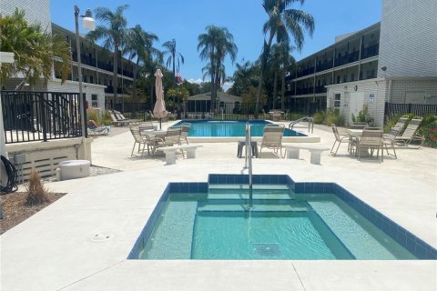 Condominio en alquiler en Saint Petersburg, Florida, 2 dormitorios, 80.82 m2 № 1912465 - foto 22