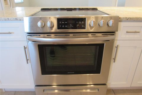 Condominio en alquiler en Saint Petersburg, Florida, 2 dormitorios, 80.82 m2 № 1912465 - foto 8