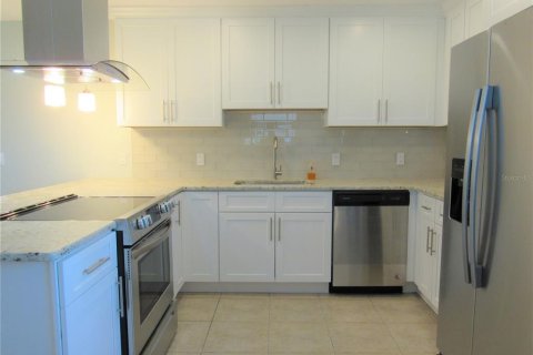 Condominio en alquiler en Saint Petersburg, Florida, 2 dormitorios, 80.82 m2 № 1912465 - foto 7