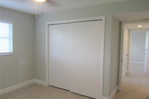 Condominio en alquiler en Saint Petersburg, Florida, 2 dormitorios, 80.82 m2 № 1912465 - foto 11