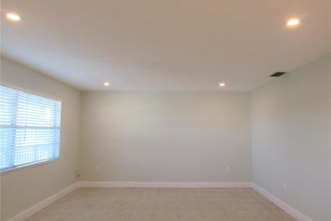 Condominio en alquiler en Saint Petersburg, Florida, 2 dormitorios, 80.82 m2 № 1912465 - foto 9