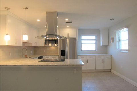 Condominio en alquiler en Saint Petersburg, Florida, 2 dormitorios, 80.82 m2 № 1912465 - foto 6