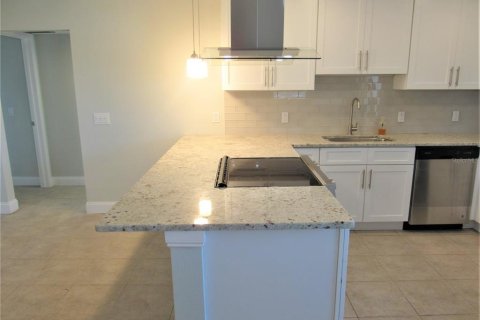 Condominio en alquiler en Saint Petersburg, Florida, 2 dormitorios, 80.82 m2 № 1912465 - foto 5