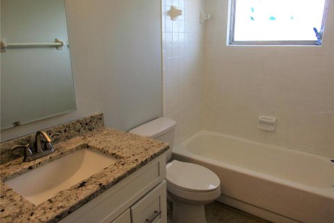 Condominio en alquiler en Saint Petersburg, Florida, 2 dormitorios, 80.82 m2 № 1912465 - foto 13