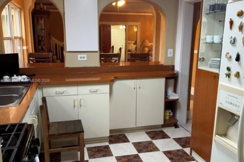 Casa en venta en Miami, Florida, 5 dormitorios, 239.69 m2 № 2007918 - foto 10