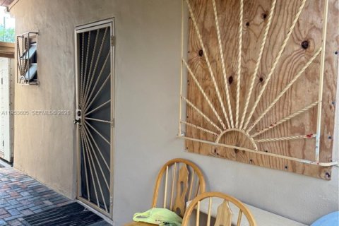 Casa en venta en Miami, Florida, 5 dormitorios, 239.69 m2 № 2007918 - foto 19