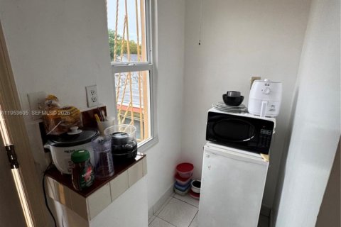 Casa en venta en Miami, Florida, 5 dormitorios, 239.69 m2 № 2007918 - foto 17