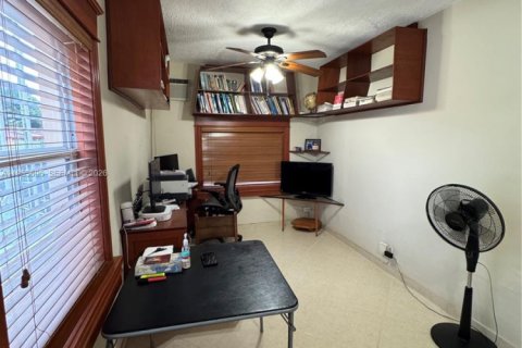 Casa en venta en Miami, Florida, 5 dormitorios, 239.69 m2 № 2007918 - foto 3