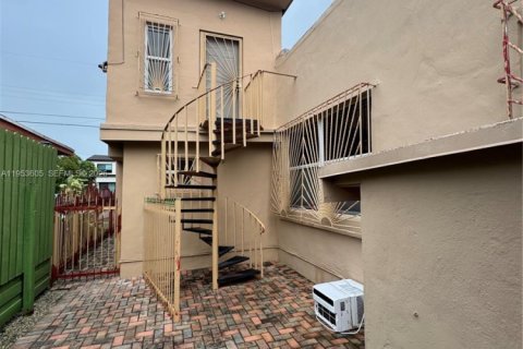 Casa en venta en Miami, Florida, 5 dormitorios, 239.69 m2 № 2007918 - foto 15