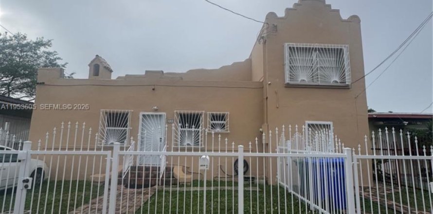 Casa en Miami, Florida 5 dormitorios, 239.69 m2 № 2007918