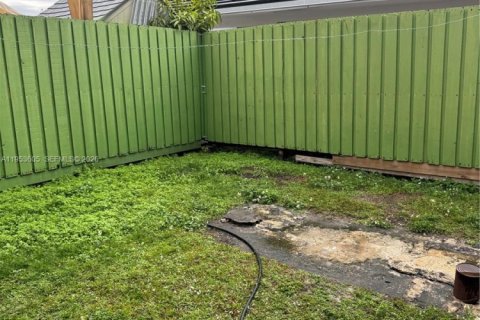 Casa en venta en Miami, Florida, 5 dormitorios, 239.69 m2 № 2007918 - foto 20