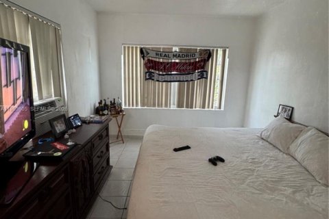 Casa en venta en Miami, Florida, 5 dormitorios, 239.69 m2 № 2007918 - foto 16