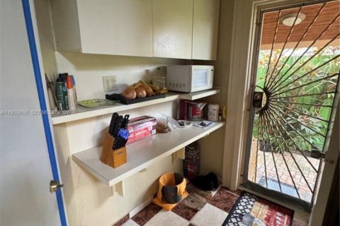 Casa en venta en Miami, Florida, 5 dormitorios, 239.69 m2 № 2007918 - foto 11