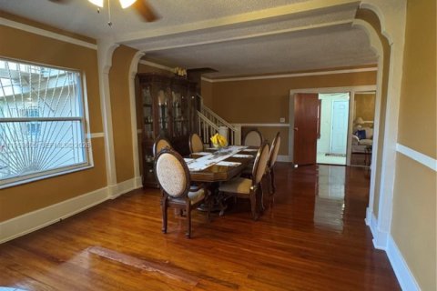 Casa en venta en Miami, Florida, 5 dormitorios, 239.69 m2 № 2007918 - foto 6