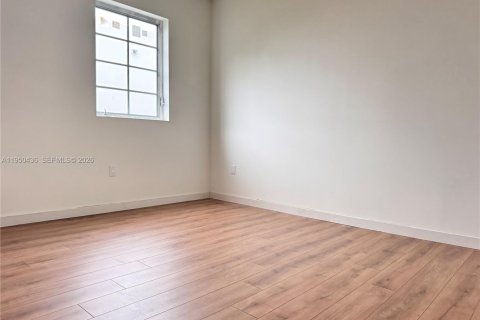 Снять в аренду квартиру в Майами-Бич, Флорида 1 спальня, 943.89м2, № 2005922 - фото 4