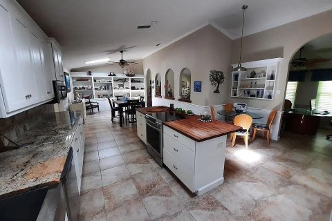 House in Vero Beach, Florida 3 bedrooms, 230.77 sq.m. № 2192372 - photo 16