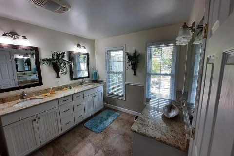 House in Vero Beach, Florida 3 bedrooms, 230.77 sq.m. № 2192372 - photo 29