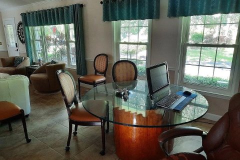 House in Vero Beach, Florida 3 bedrooms, 230.77 sq.m. № 2192372 - photo 18