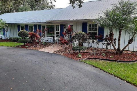 House in Vero Beach, Florida 3 bedrooms, 230.77 sq.m. № 2192372 - photo 8
