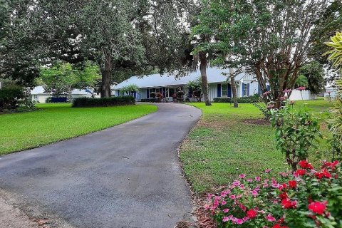 House in Vero Beach, Florida 3 bedrooms, 230.77 sq.m. № 2192372 - photo 2