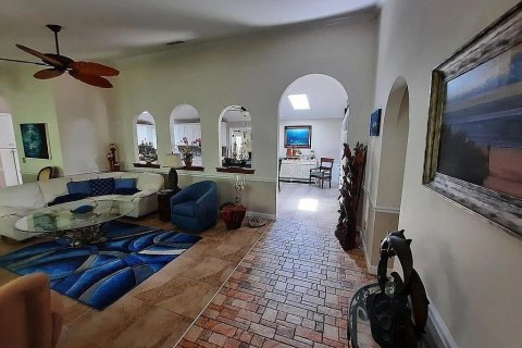 House in Vero Beach, Florida 3 bedrooms, 230.77 sq.m. № 2192372 - photo 10
