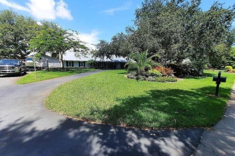 House in Vero Beach, Florida 3 bedrooms, 230.77 sq.m. № 2192372 - photo 6