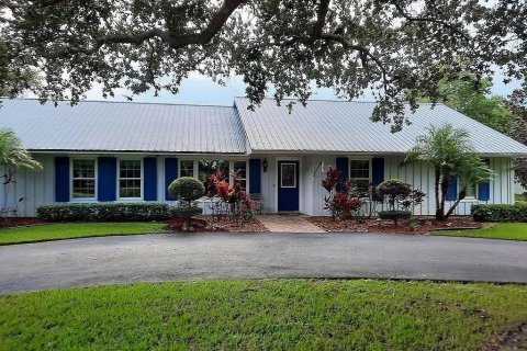 House in Vero Beach, Florida 3 bedrooms, 230.77 sq.m. № 2192372 - photo 3