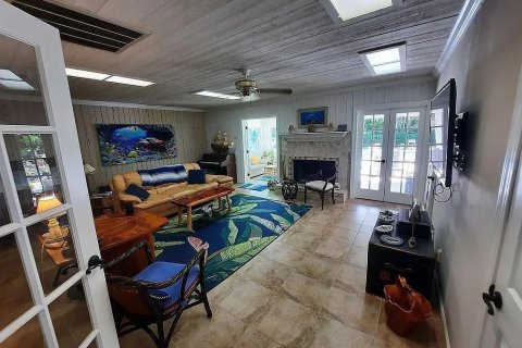House in Vero Beach, Florida 3 bedrooms, 230.77 sq.m. № 2192372 - photo 19