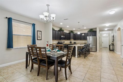 Casa en venta en Kissimmee, Florida, 6 dormitorios, 305.74 m2 № 2206381 - foto 7
