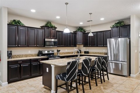 Casa en venta en Kissimmee, Florida, 6 dormitorios, 305.74 m2 № 2206381 - foto 11