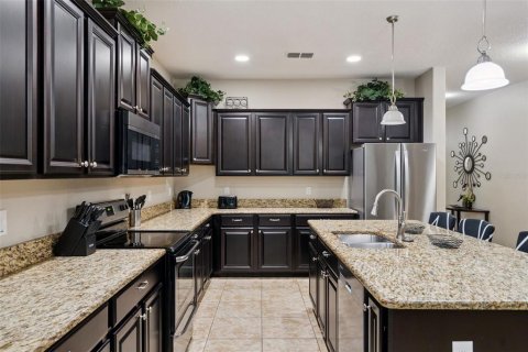 Casa en venta en Kissimmee, Florida, 6 dormitorios, 305.74 m2 № 2206381 - foto 12