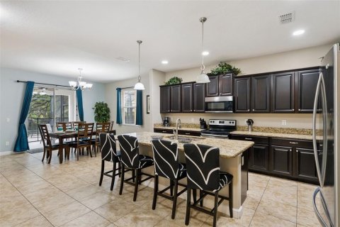 Casa en venta en Kissimmee, Florida, 6 dormitorios, 305.74 m2 № 2206381 - foto 10