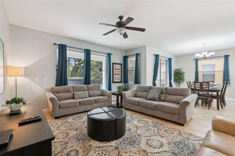 Casa en venta en Kissimmee, Florida, 6 dormitorios, 305.74 m2 № 2206381 - foto 6