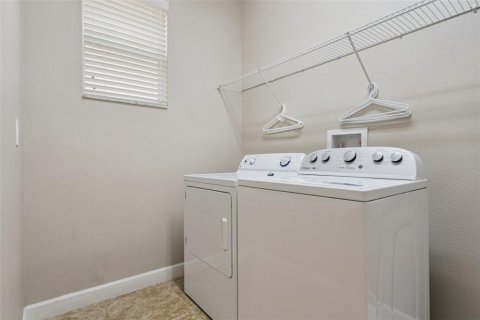 Casa en venta en Kissimmee, Florida, 6 dormitorios, 305.74 m2 № 2206381 - foto 28