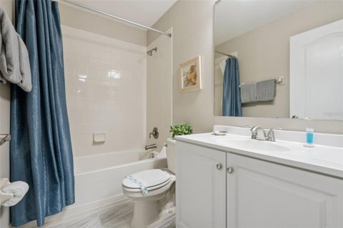 Casa en venta en Kissimmee, Florida, 6 dormitorios, 305.74 m2 № 2206381 - foto 25