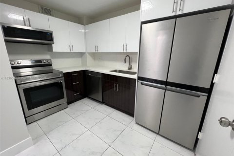 Condo in Hallandale Beach, Florida, 2 bedrooms  № 1820122 - photo 9