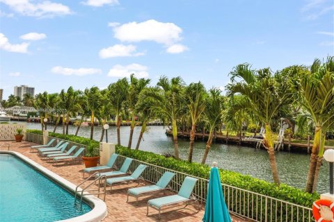 Condo in Hallandale Beach, Florida, 2 bedrooms  № 1820122 - photo 5