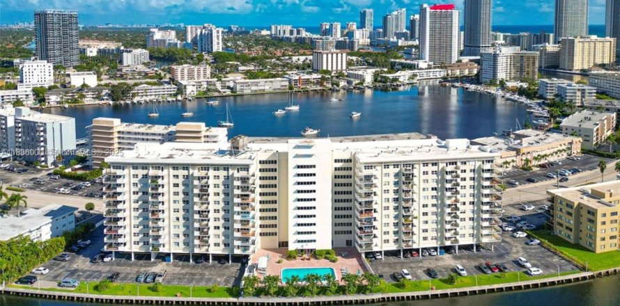 Condo in Hallandale Beach, Florida, 2 bedrooms  № 1820122