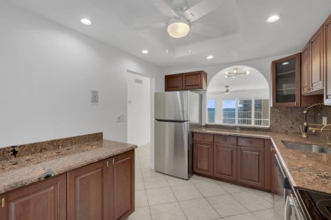Condo in Pompano Beach, Florida, 2 bedrooms  № 2250557 - photo 14