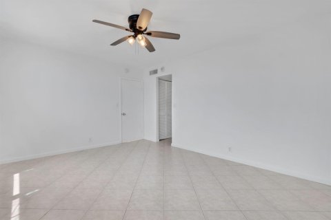 Condo in Pompano Beach, Florida, 2 bedrooms  № 2250557 - photo 17