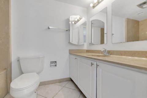 Condo in Pompano Beach, Florida, 2 bedrooms  № 2250557 - photo 22