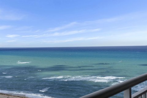 Condo in Pompano Beach, Florida, 2 bedrooms  № 2250557 - photo 6