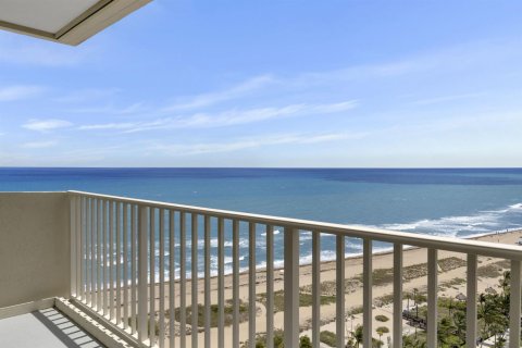 Condo in Pompano Beach, Florida, 2 bedrooms  № 2250557 - photo 2