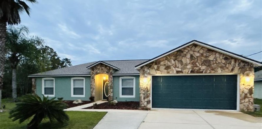 House in Palm Coast, Florida 3 bedrooms, 157.66 sq.m. № 2202738