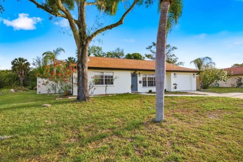 House in New Port Richey, Florida 2 bedrooms, 99.22 sq.m. № 2116384 - photo 4